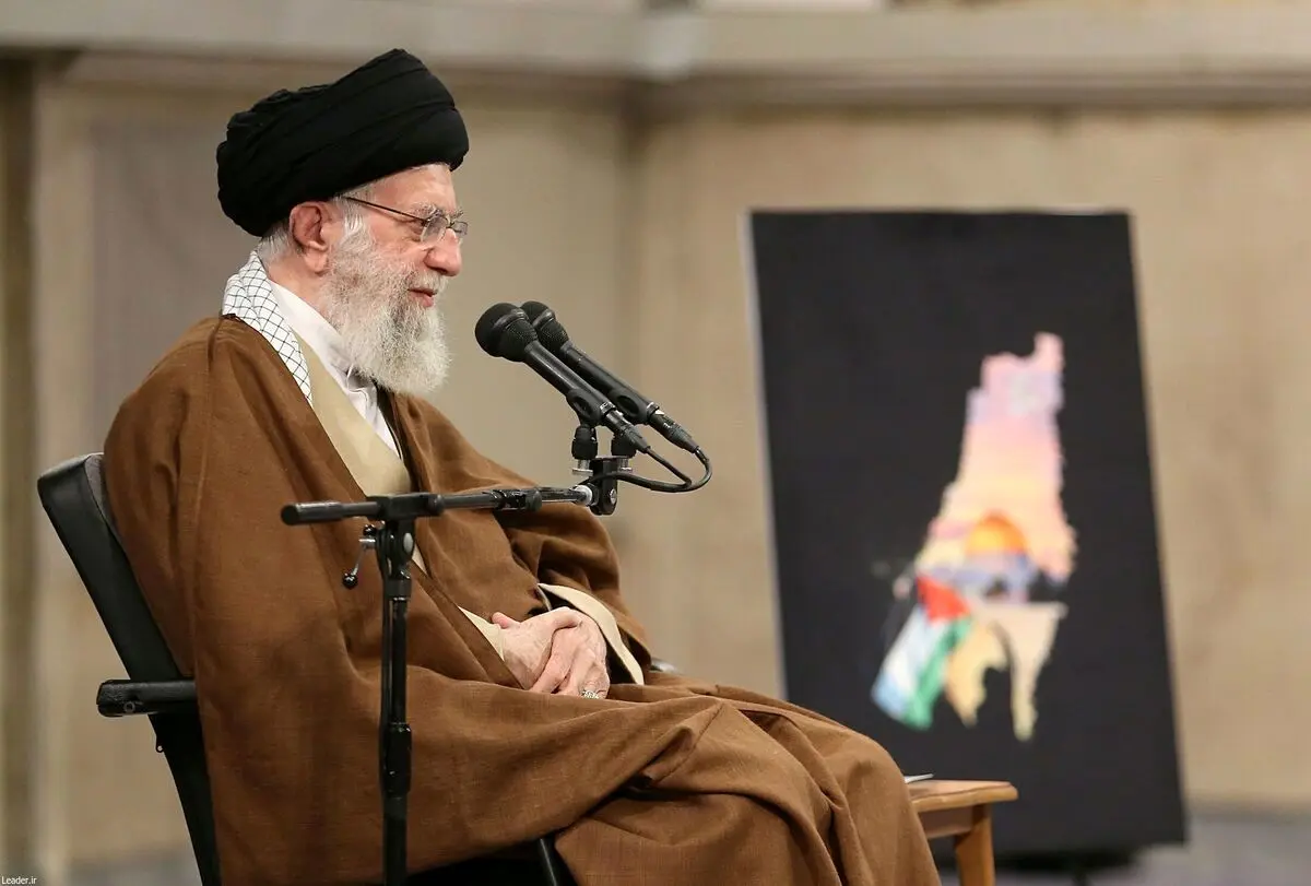 (عکس) حضور ۴ فرزند رهبر انقلاب در یک مراسم تشییع