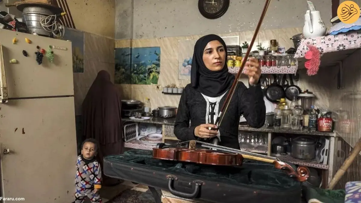 (ویدئو) دختر فلسطینی برای غلبه بر ترس بمباران غزه آواز می‌خواند!