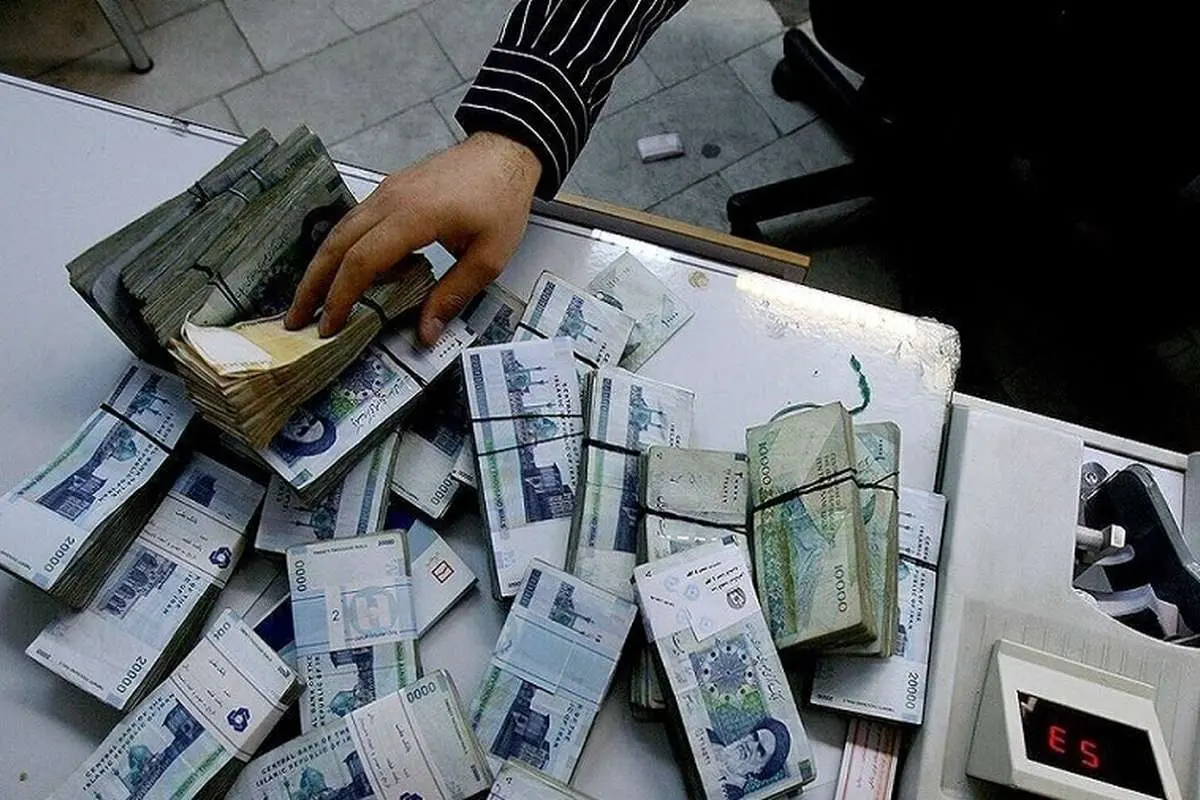خبر فوری درباره حقوق کارمندان در سال آینده/ حقوق و عیدی کارمندان چه تغییری میکند؟