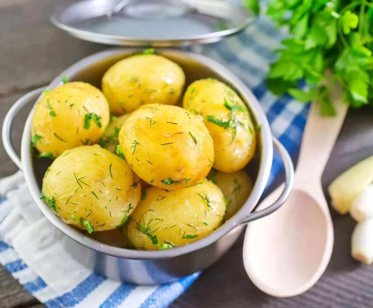 مزایای خوردن سیب زمینی آب پز در شب