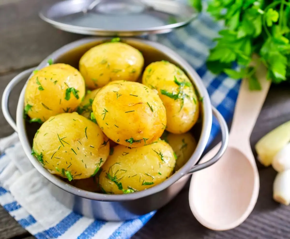 مزایای خوردن سیب زمینی آب پز در شب