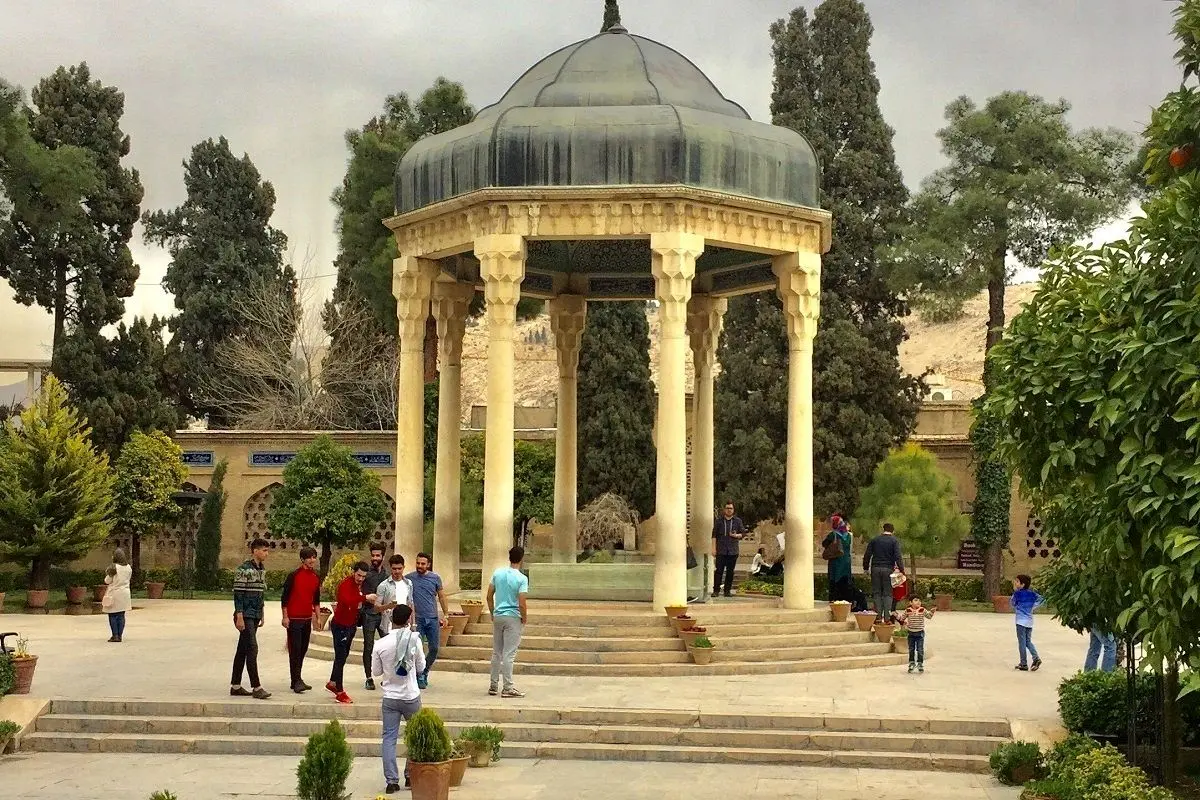 تفال به حافظ امروز دوشنبه ۸ آبان ماه ۱۴۰۲؛ چه جور‌ها که کشیدند بلبلان از دی