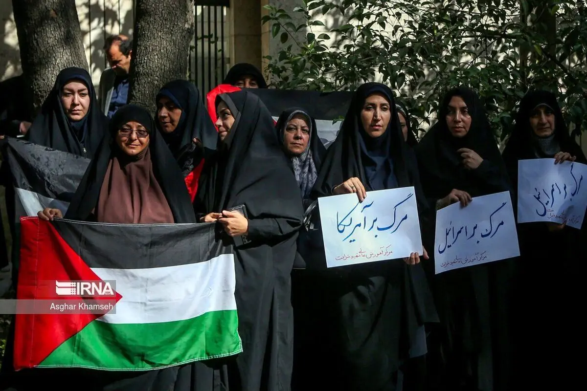 (تصاویر) تجمع اساتید دانشگاه‌های تهران مقابل دفتر سازمان ملل