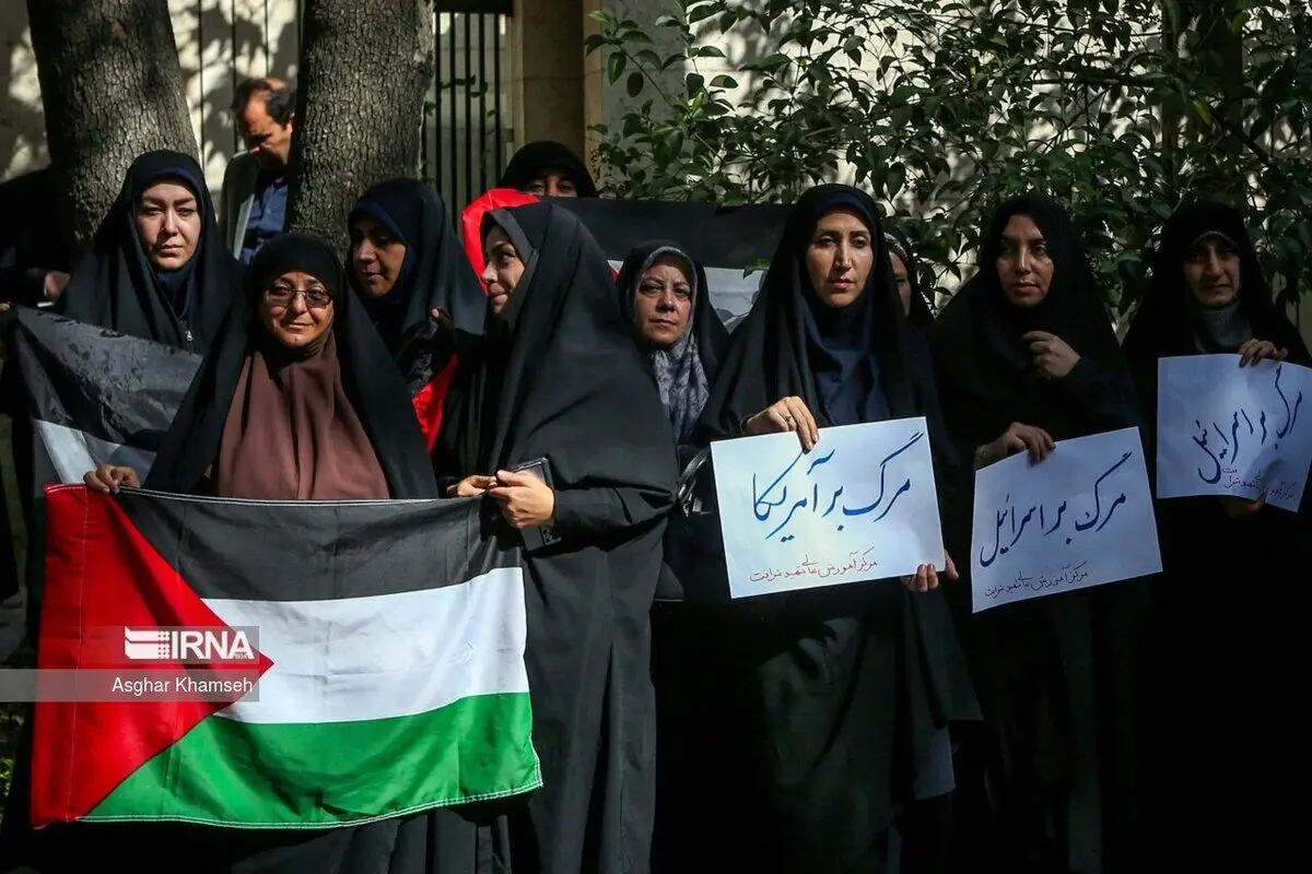 (تصاویر) تجمع اساتید دانشگاه‌های تهران مقابل دفتر سازمان ملل