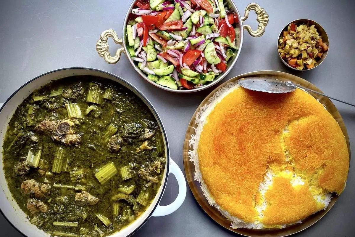 لطفا این خورشت سبز را با قورمه سبزی اشتباه نگیرید