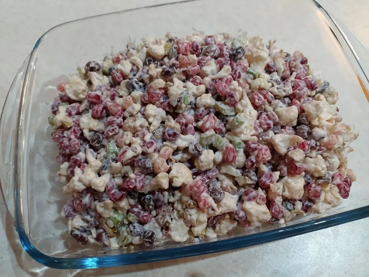 طرز تهیه سالاد انار و گل کلم مجلسی با مواد ساده