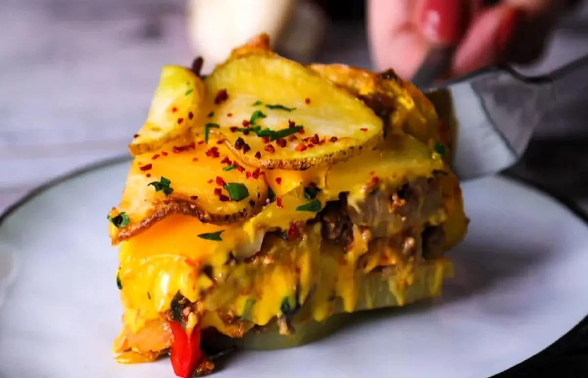 طرز تهیه پای سیب زمینی با بادمجان و قارچ؛ غذای خوشمزه و ارزان