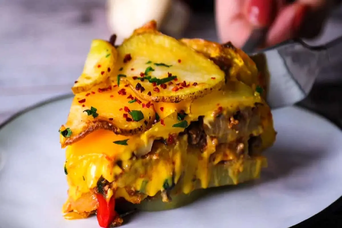 طرز تهیه پای سیب زمینی با بادمجان و قارچ؛ غذای خوشمزه و ارزان