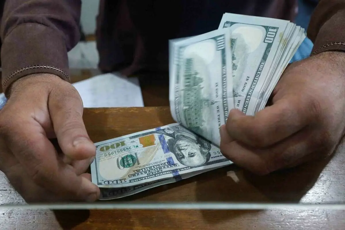 پیش بینی قیمت دلار ۳ آبان ۱۴۰۲؛ دلار در کریدور جدید لنگر انداخت