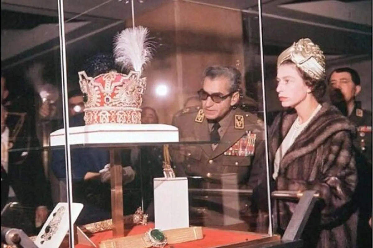 (تصویر) وقتی ملکه الیزابت به تهران آمد و با شاه ملاقات کرد!