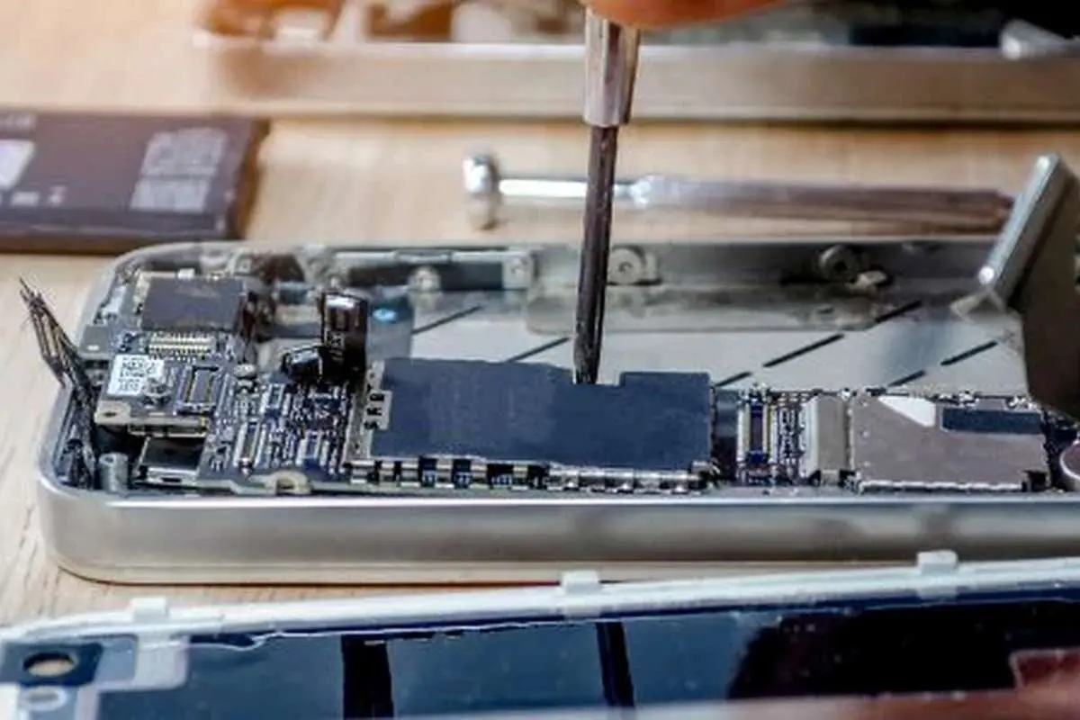 بازار کار آموزش تعمیرات آیفون چگونه است؟