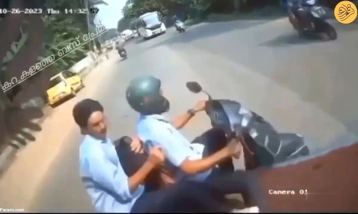 (ویدئو) برخورد شدید اتوبوس به یک موتور از فاصله نزدیک