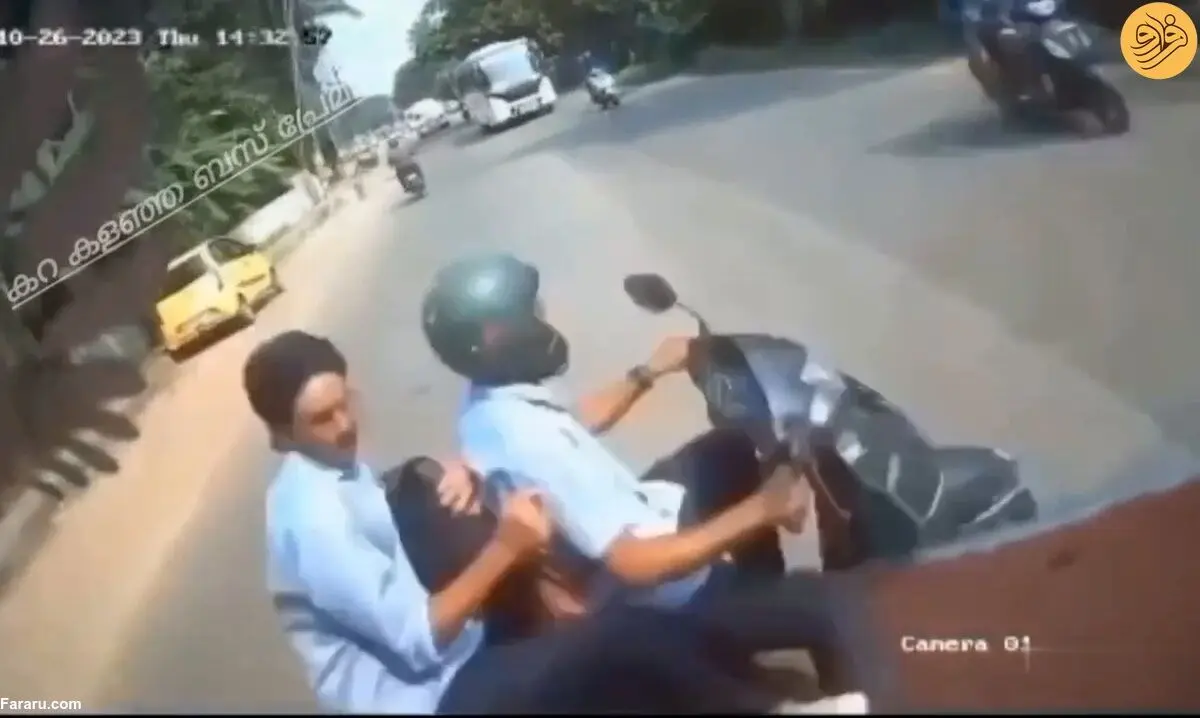 (ویدئو) برخورد شدید اتوبوس به یک موتور از فاصله نزدیک
