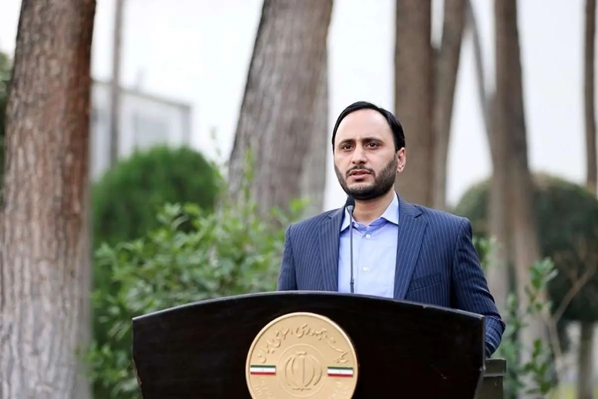 (ویدئو) برگزاری نشست خبری پشت به سفارت سابق آمریکا