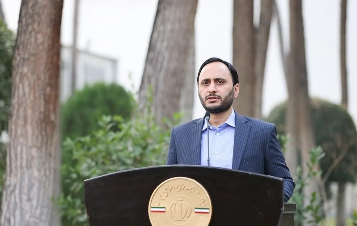 (ویدئو) برگزاری نشست خبری پشت به سفارت سابق آمریکا