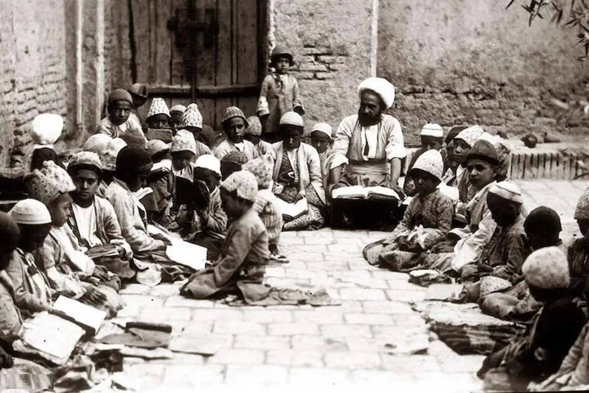 (عکس) مقایسه تاریخی مکتب خانه با مدارس جدید در ۱۱۲ سال پیش