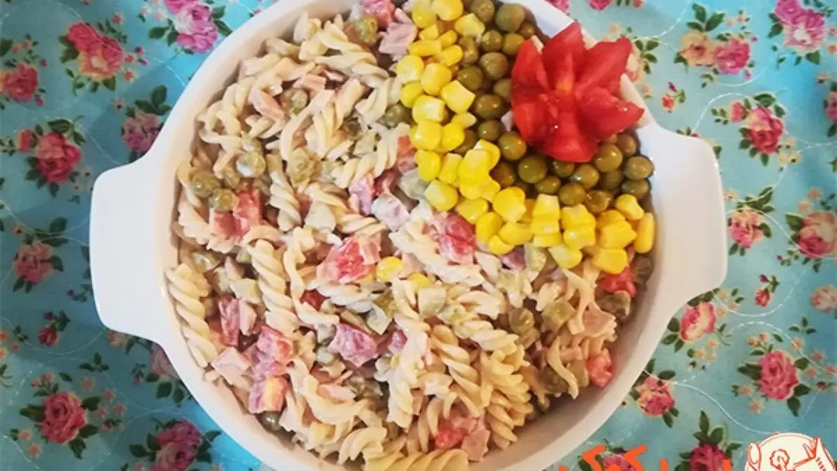 ۲ طرز تهیه سالاد ماکارونی خانگی خوشمزه و لذیذ