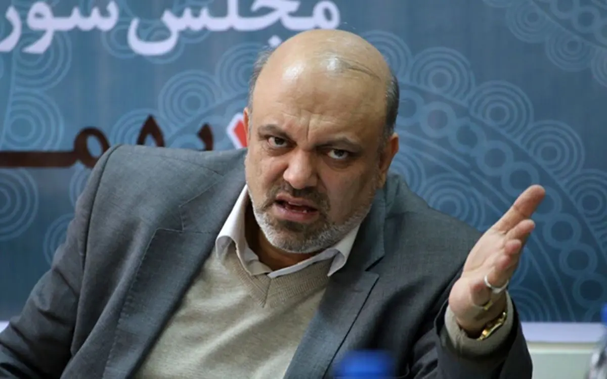 رفتار آن نماینده مجلس که تنقلات می‌خورد جای شکوه ندارد؛ از کار معلمان در شگفتم