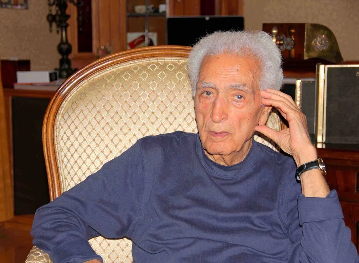 پیکر مرحوم اسلامی نُدوشن به ایران باز می‌گردد