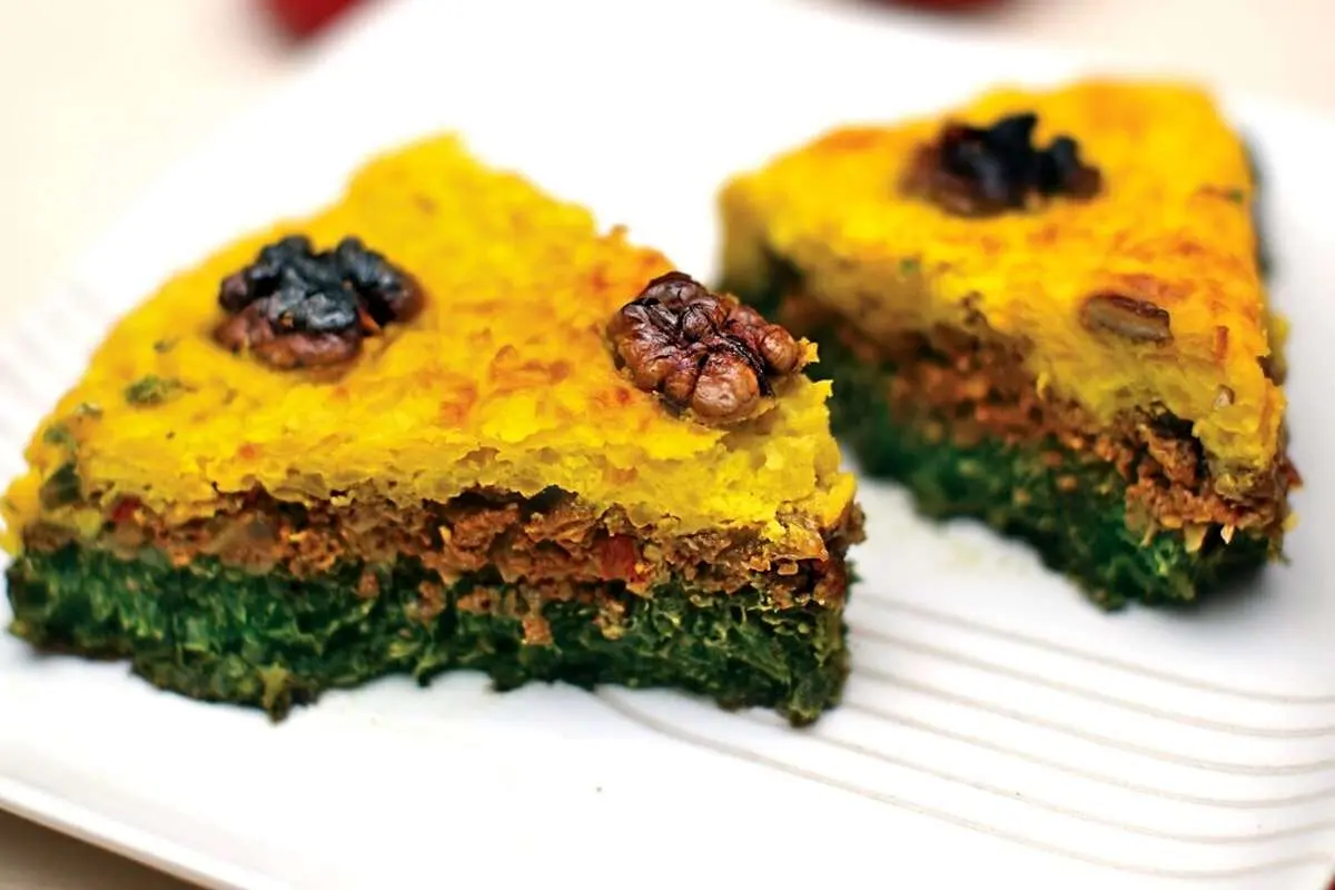 طرز تهیه کوکوی سه طبقه؛ غذایی مخصوص مهمانیهای رسمی