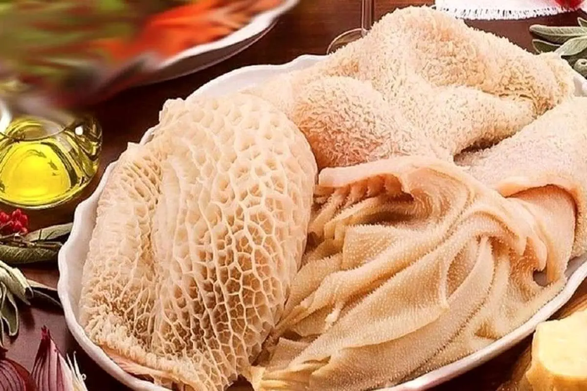 (ویدئو) ترفند جالب و دیدنی کدبانوی اماراتی برای پاک کردن سیرابی گوسفند