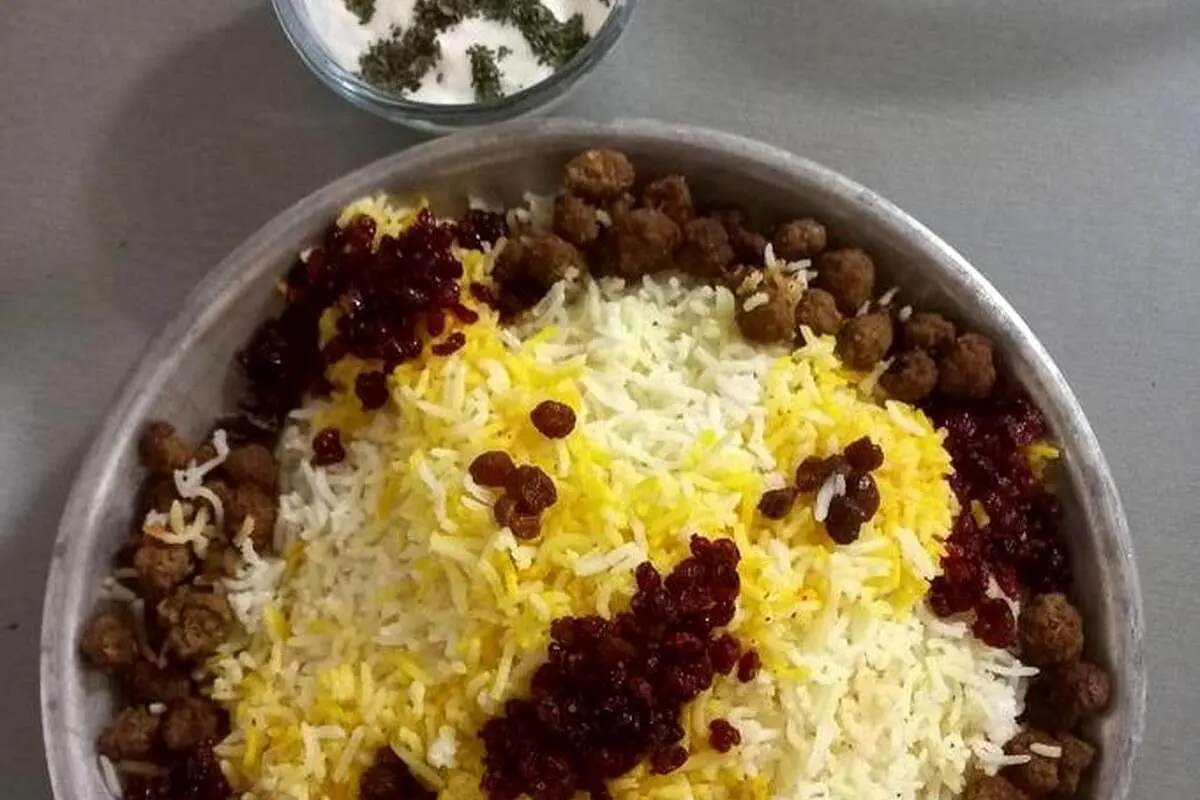 طرز تهیه زرشک پلو با گوشت چرخ کرده