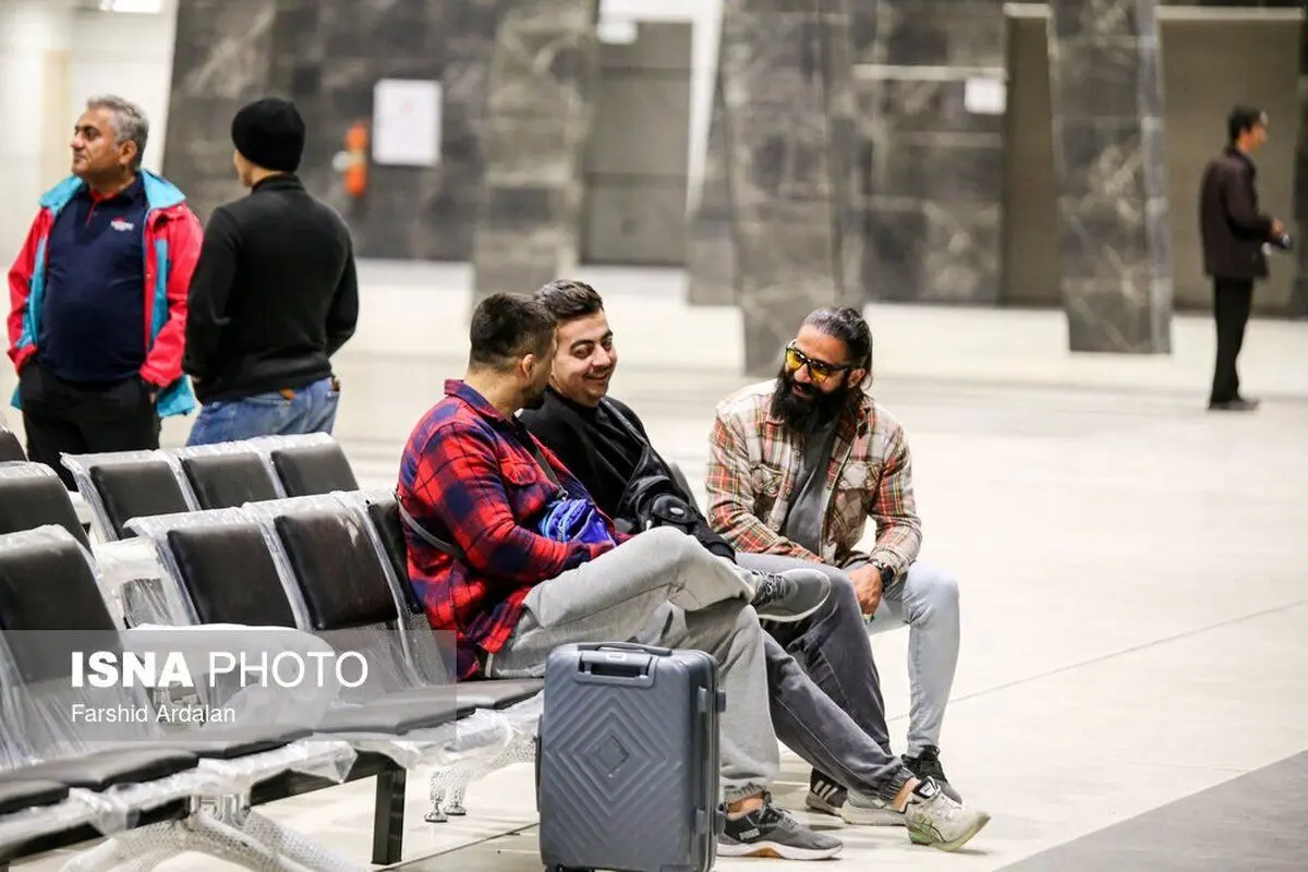 (تصاویر) نخستین مسافران قطار سنندج به تهران