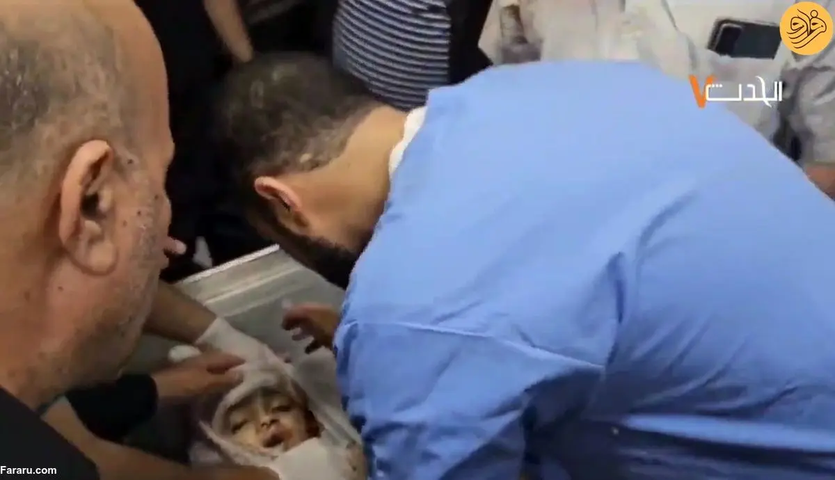 (ویدئو) لحظه روبرو شدن پزشک فلسطینی با جنازه فرزندش در بیمارستان