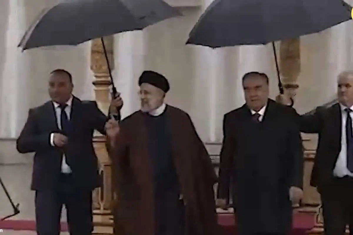 (ویدئو) وقتی رئیسی چتر نمیخواهد
