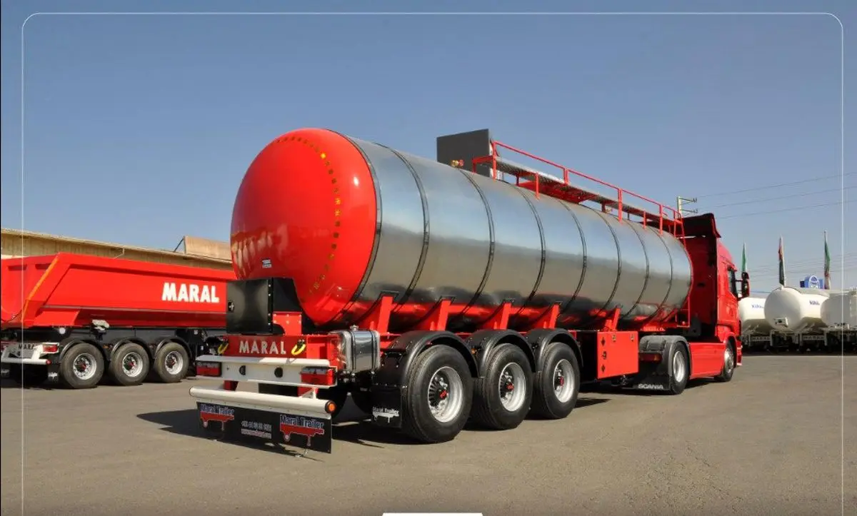 (عکس) تانکر سوخت در تهران بعد از واژگونی وارد فروشگاه شد