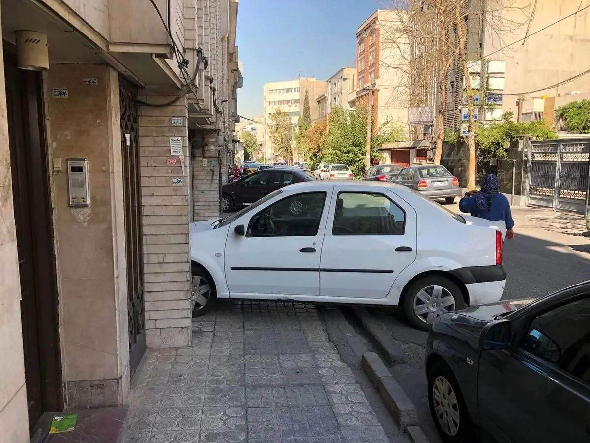 پارک خودرو در این مکان ۴۲ هزار تومان جریمه دارد!
