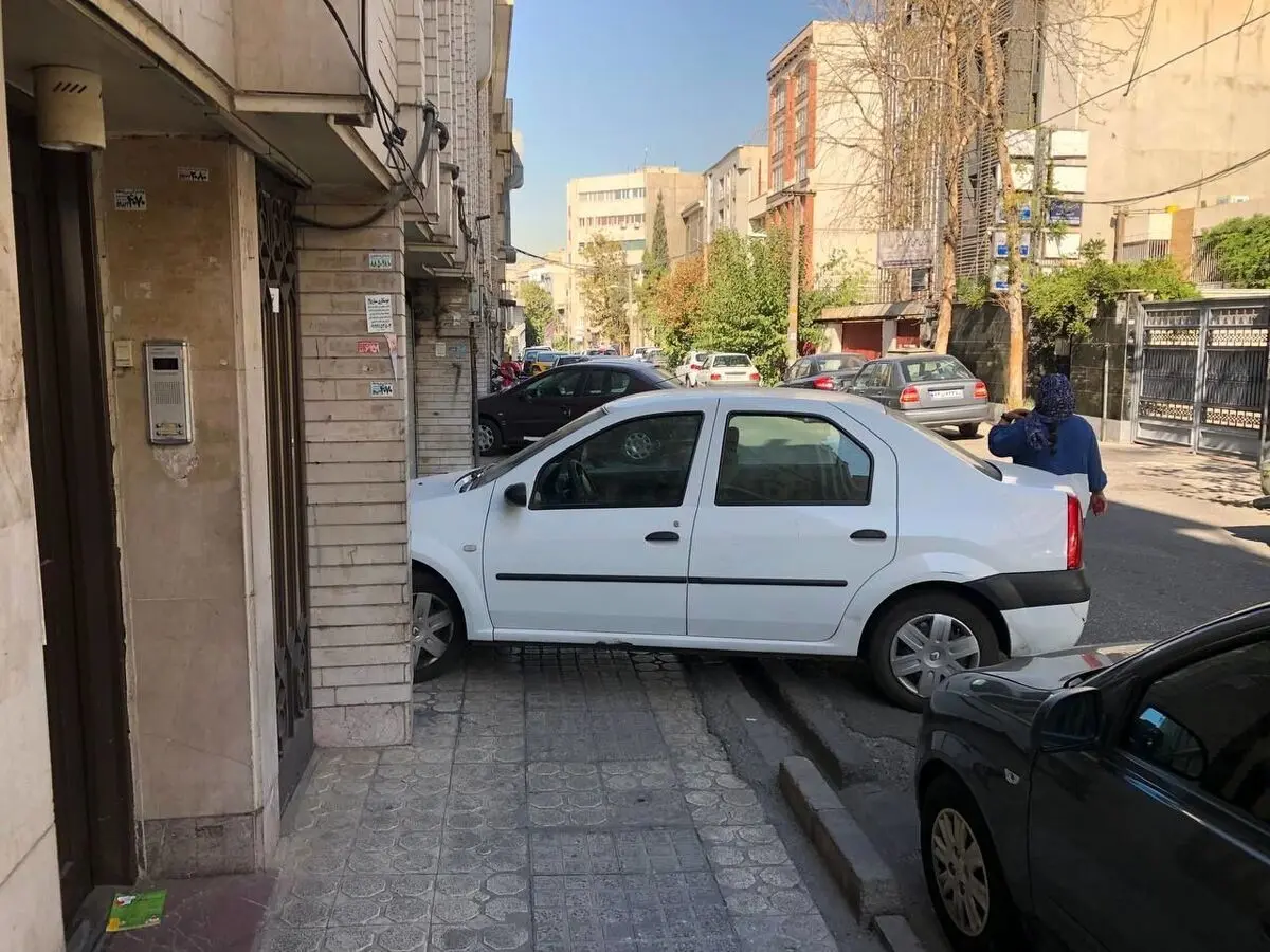 پارک خودرو در این مکان ۴۲ هزار تومان جریمه دارد!