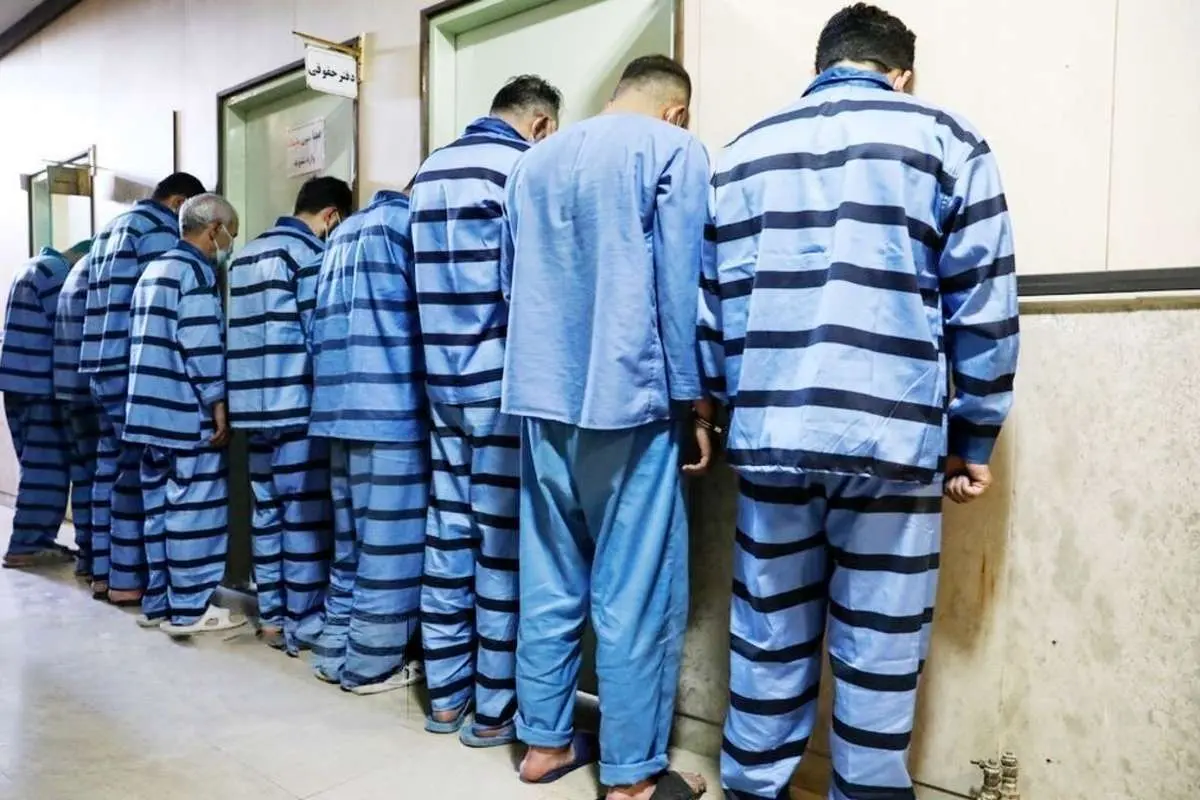 من، هاتف متهم ردیف دوم هستم