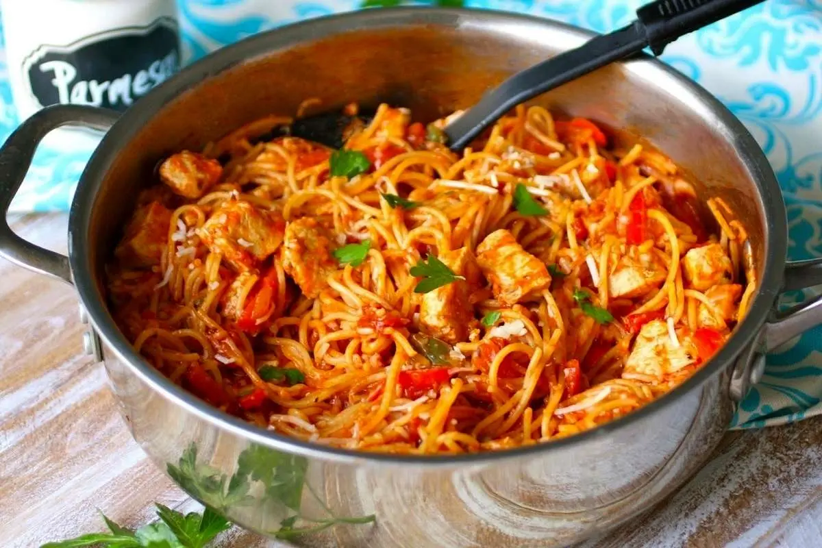 دستور پخت ماکارونی با مرغ با طعمی بینظیر