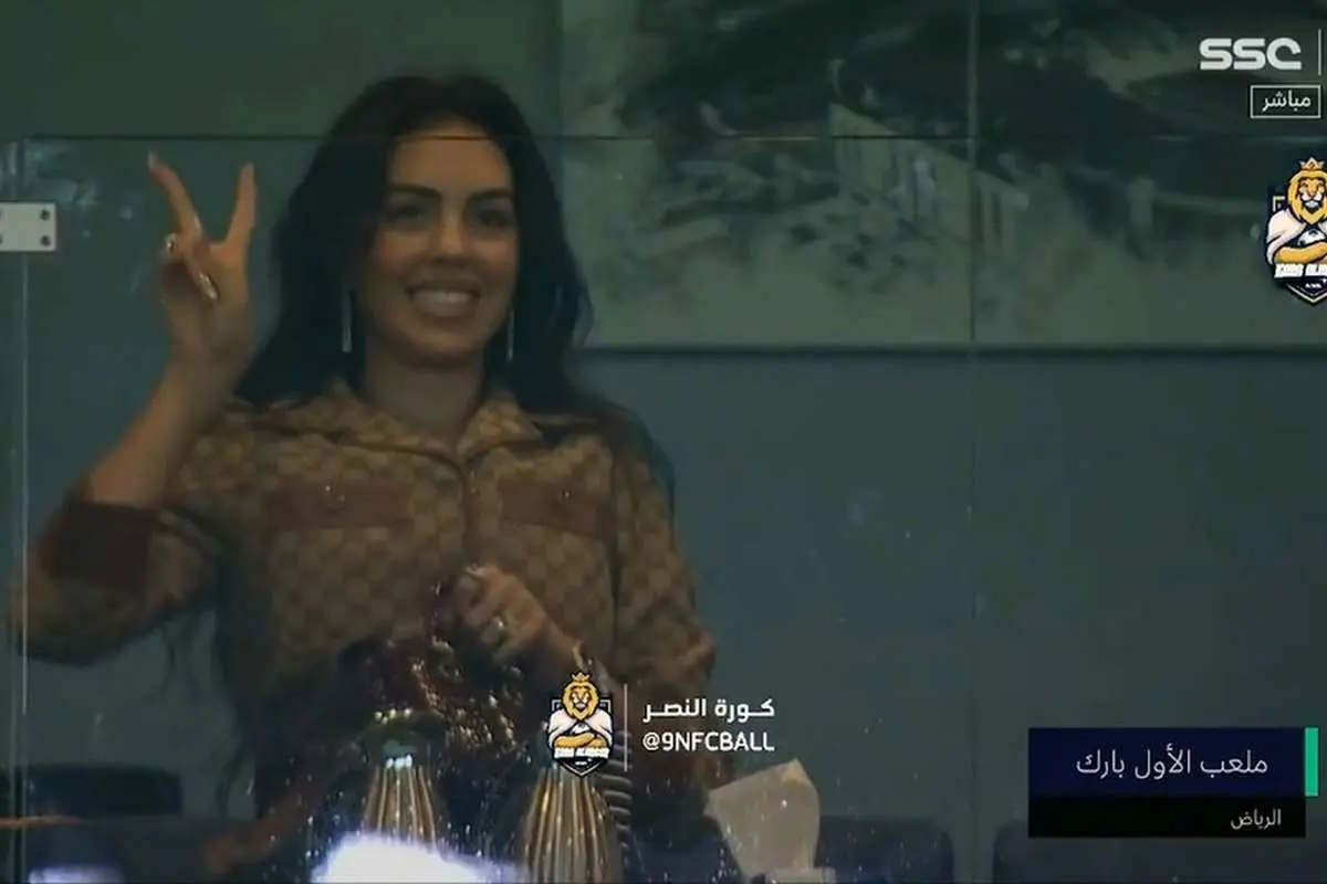 (ویدئو) خوش و بش رونالدو با همسرش در دیدار النصر با الخلیج