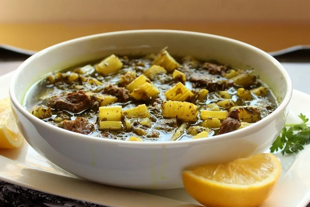 بهترین چاشنی برای خورشت کرفس مجلسی
