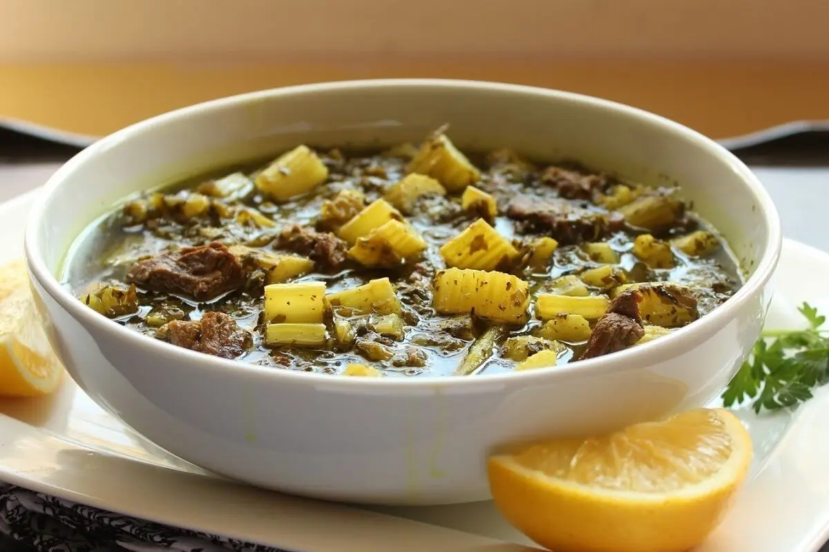 بهترین چاشنی برای خورشت کرفس مجلسی