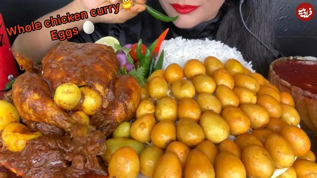 (ویدئو) خوردن ۵۰ تخم مرغ و مرغ با برنج توسط دختر هندی