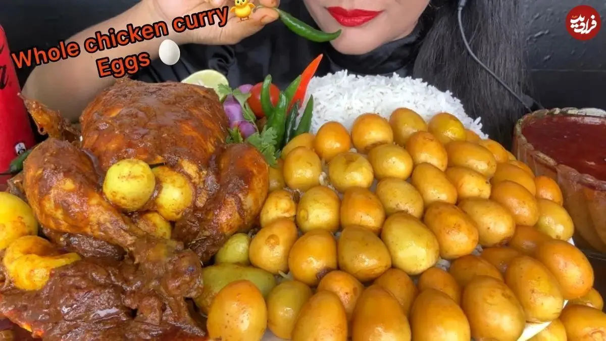 (ویدئو) خوردن ۵۰ تخم مرغ و مرغ با برنج توسط دختر هندی