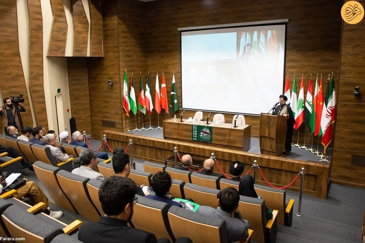 (عکس) نصب برعکس پرچم سوریه در دانشگاه شریف!