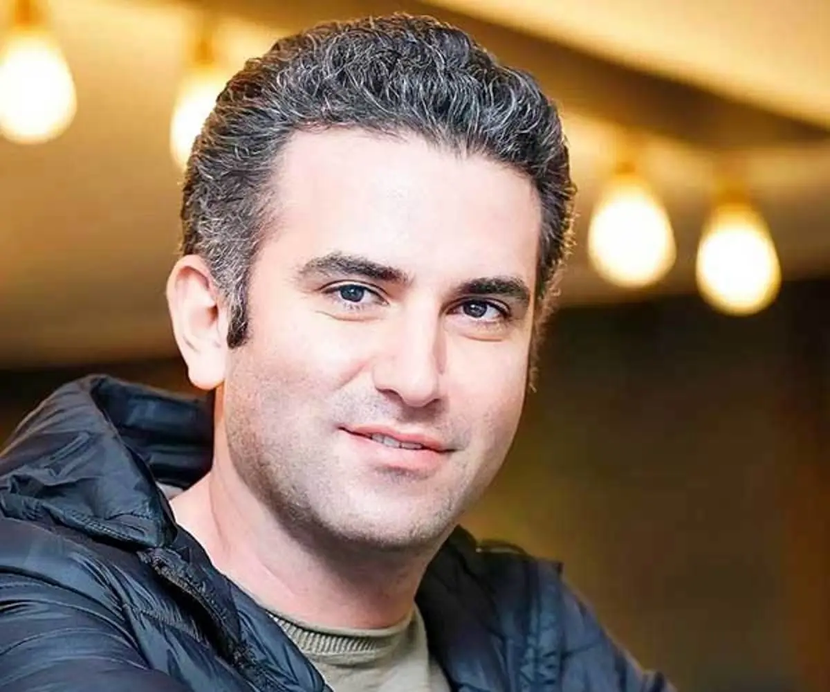 (ویدئو) هوتن شکیبا در حال نواختن یک ساز عجیب!