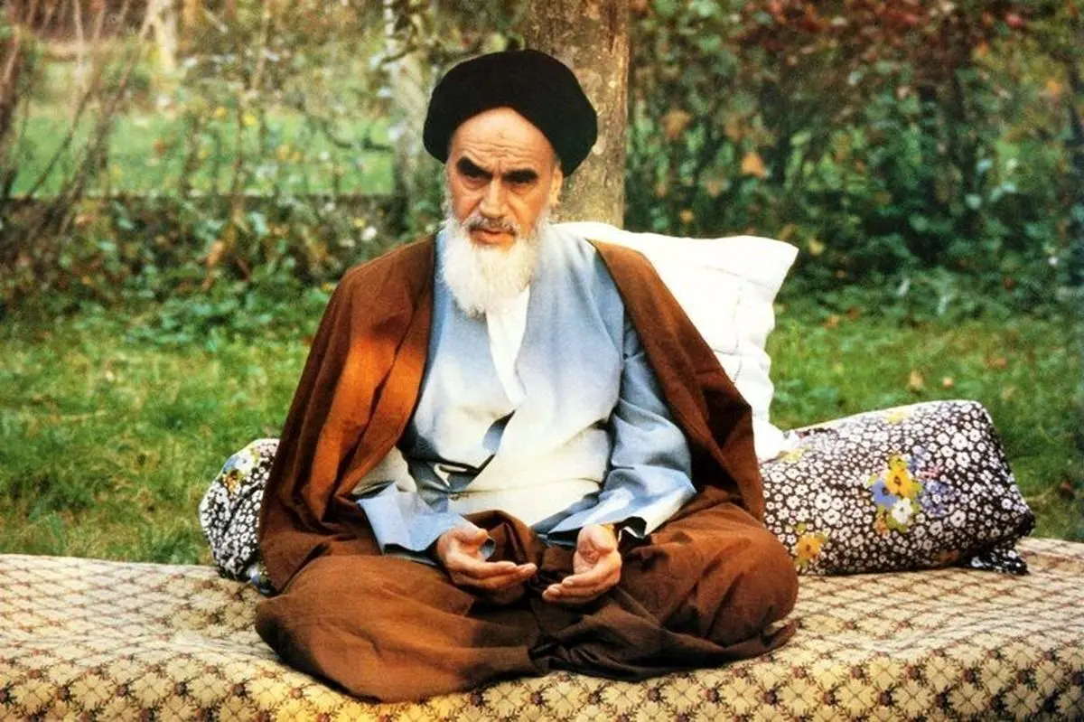 (عکس) برادر کت و شلواری امام خمینی