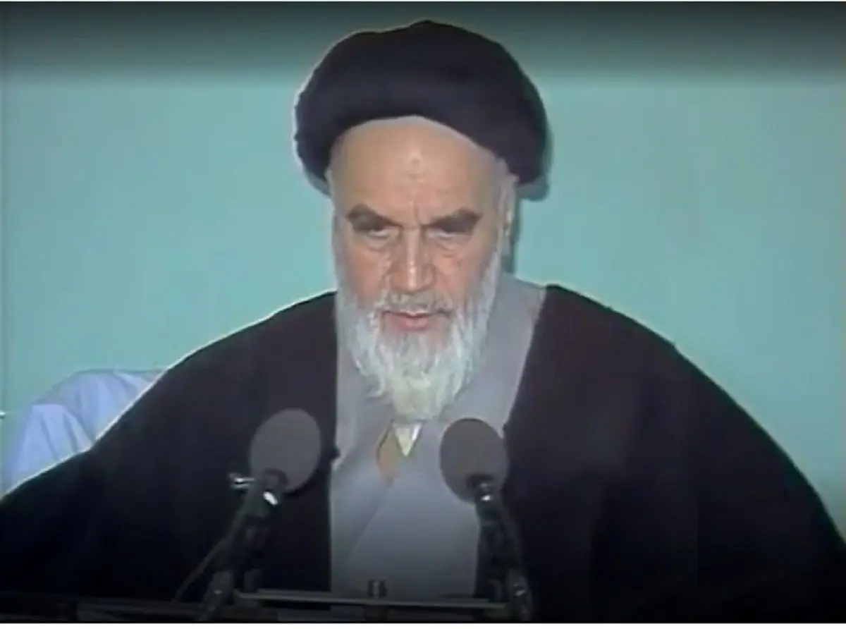 (ویدئو) خاطره رهبر انقلاب از برخورد متواضعانه علامه طباطبایی در برابر امام خمینی