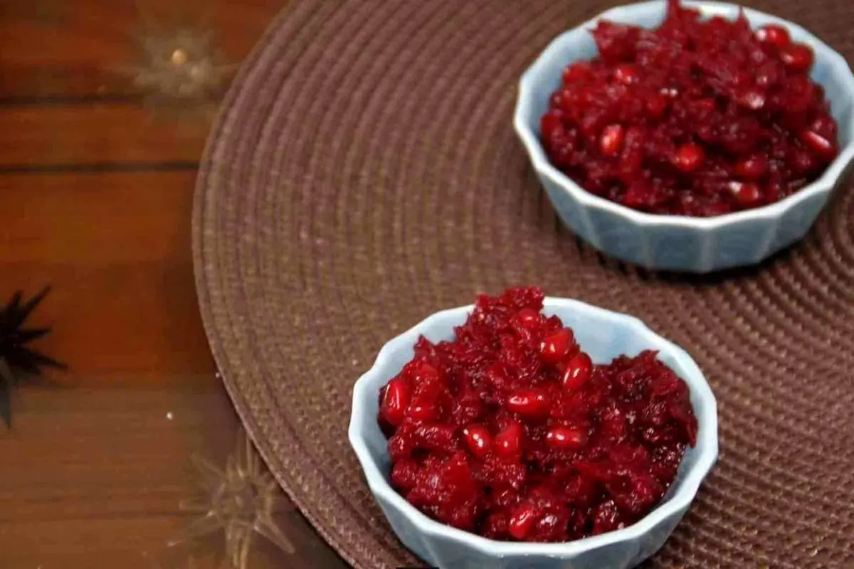 (ویدئو) طرز تهیه یک ترشی متفاوت و خوشمزه و متفاوت با پیاز و لبو