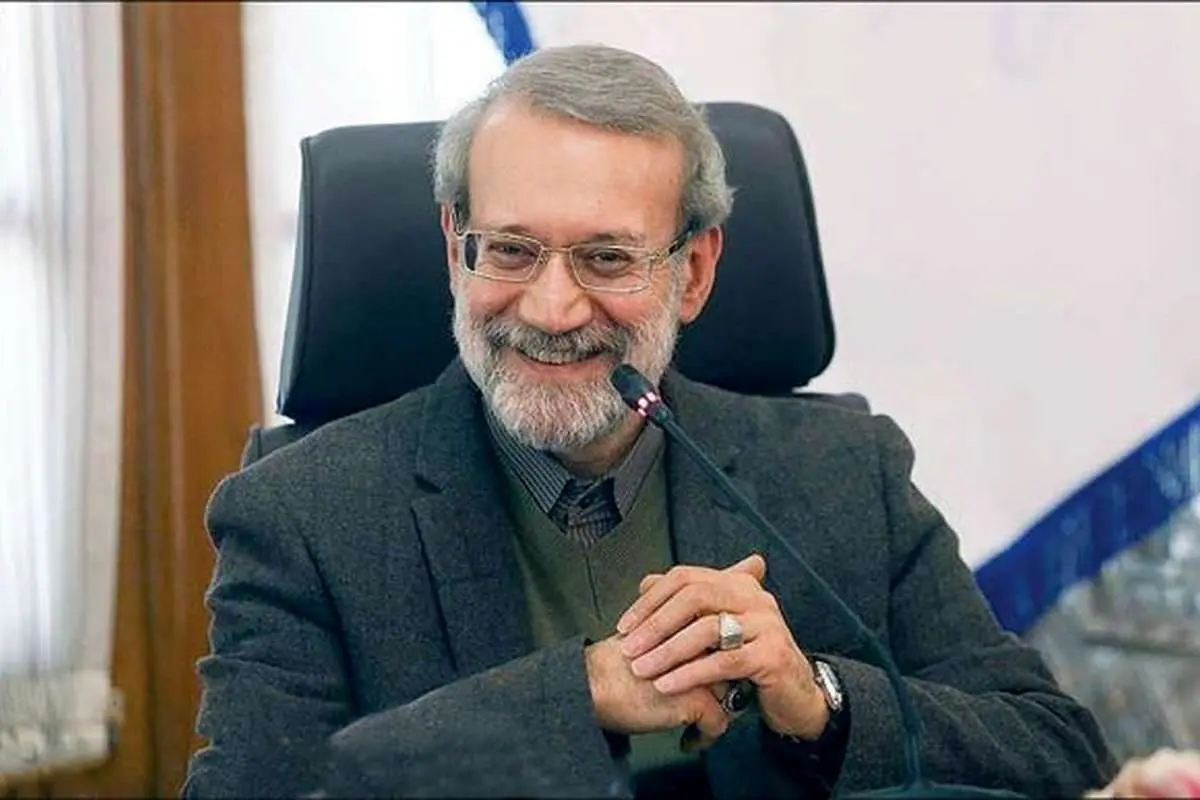 (عکس) استایل جنگی علی لاریجانی در مراسم ختم؛ فانوسقه و شلوار ششجیب