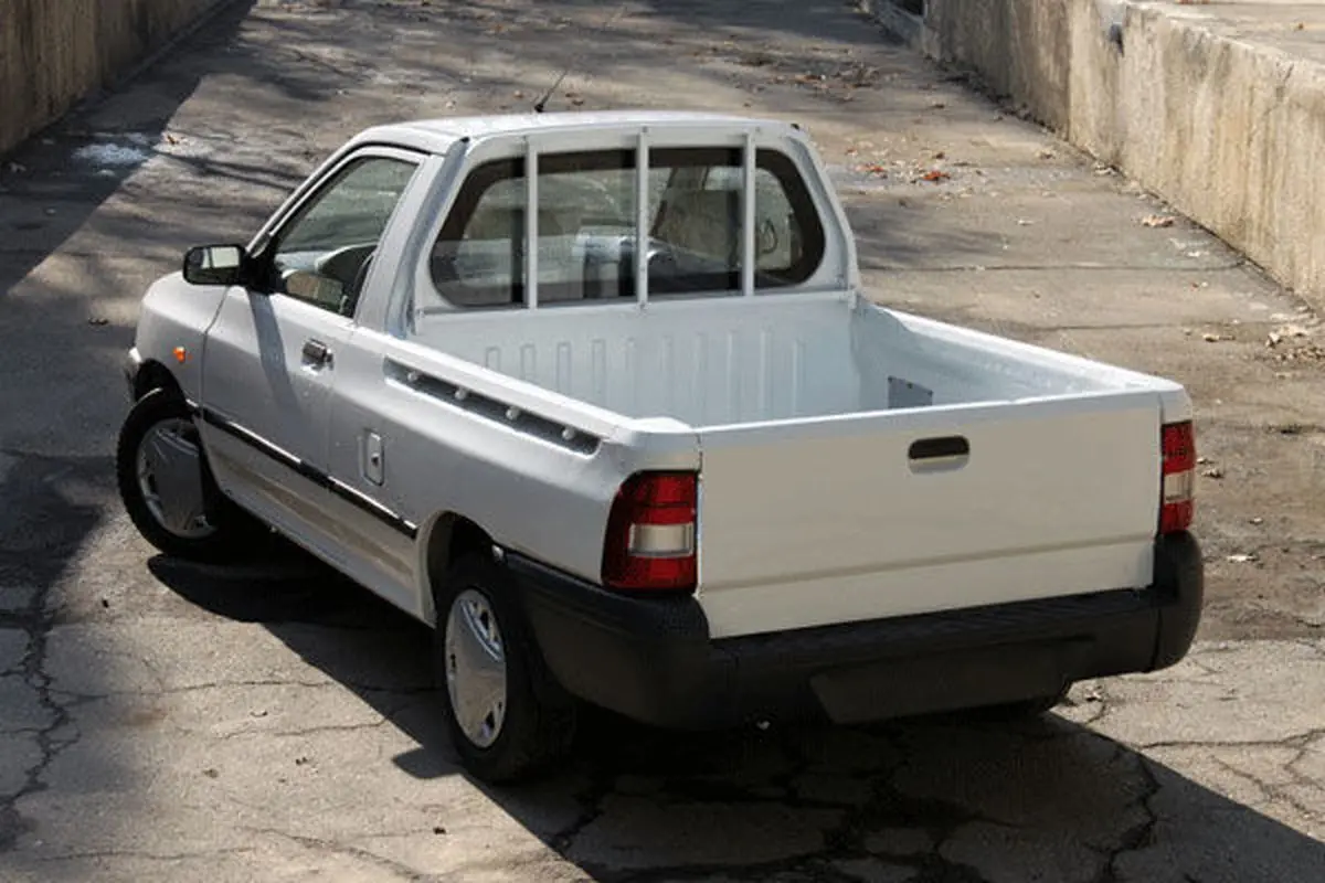 (عکس) متن خنده دار پشت یک خودروی وانت سوژه شد!