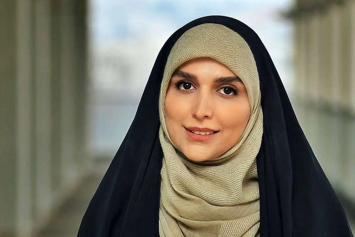 (عکس) مجری زن معروف تلویزیون تصویری از خودش در پاریس منتشر کرد