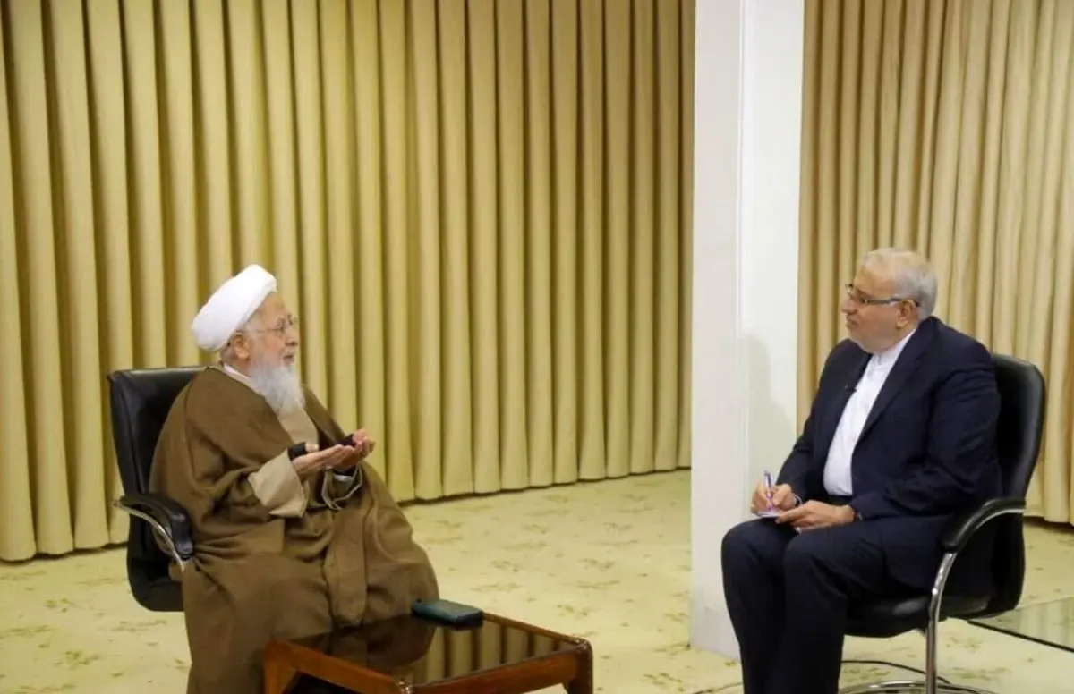 آیت الله جوادی آملی: ملت اگر بخواهد بایستد باید جیب و کیفش پر باشد