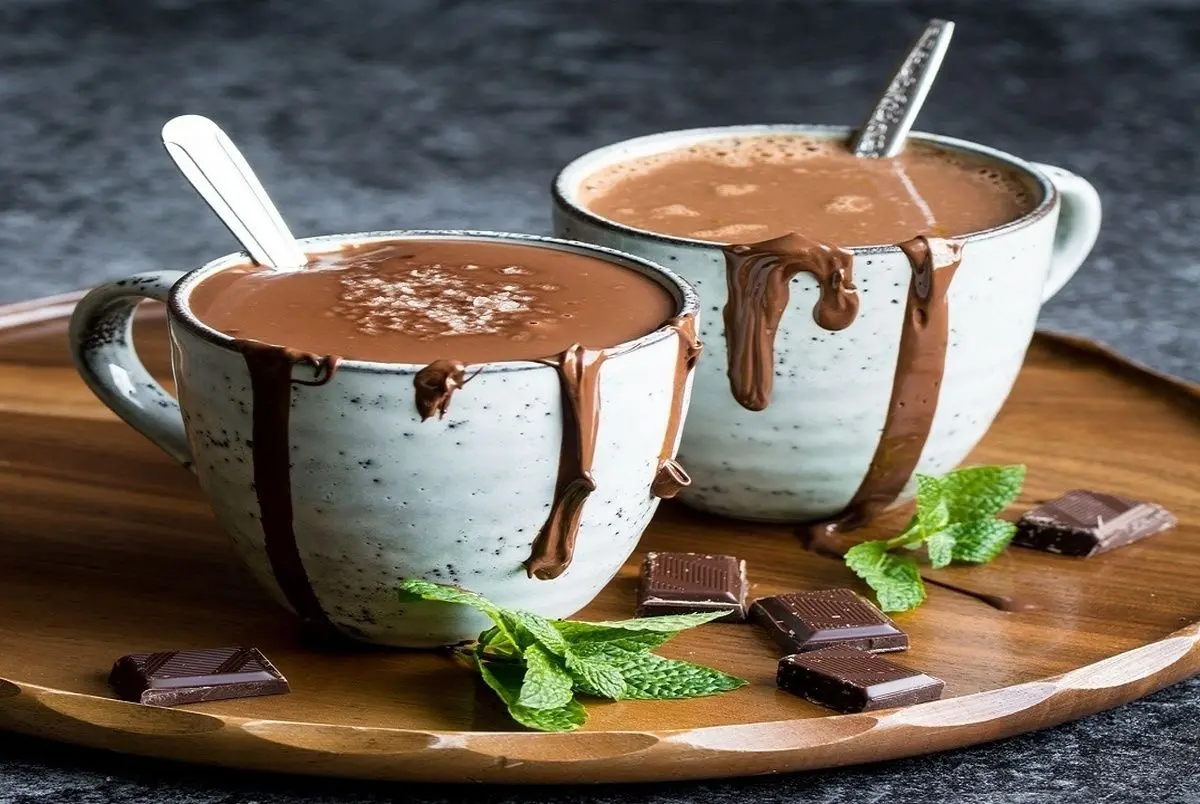 ۶ نکته کاربردی برای تهیه هات چاکلت کافه‌ای در خانه