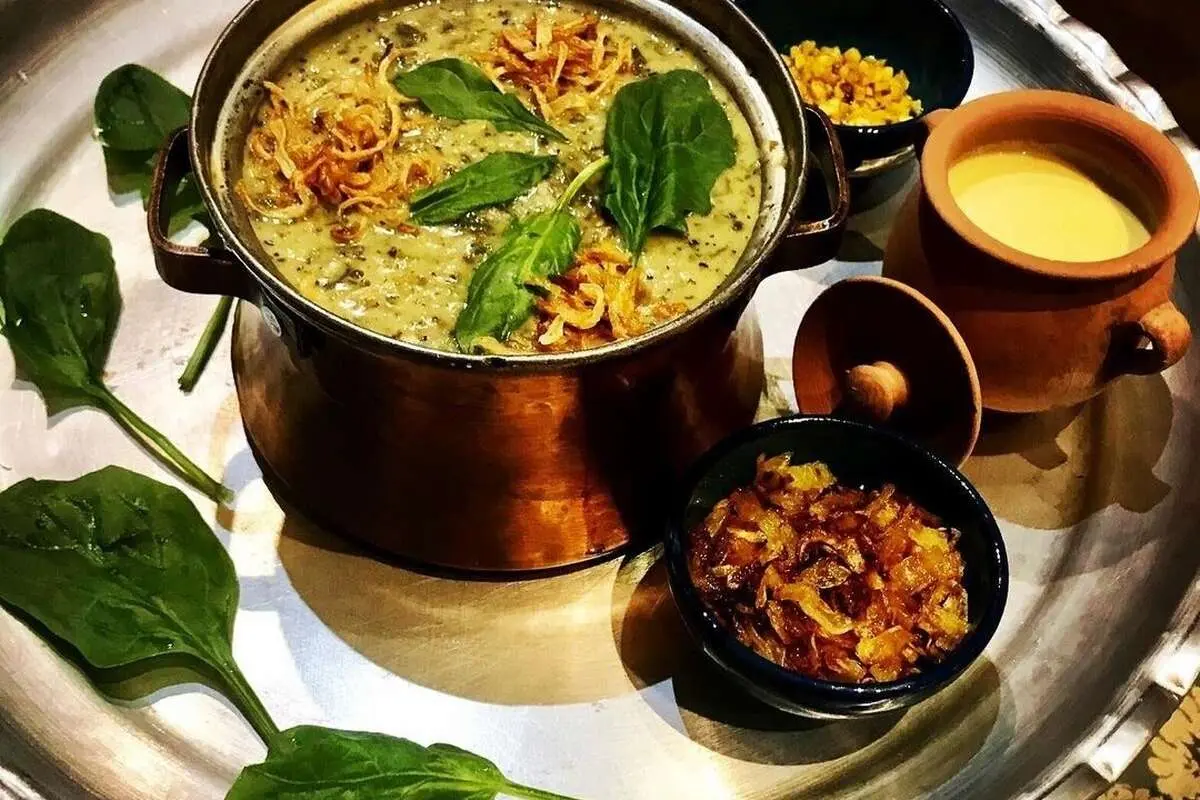این آش اسفناج خوشمزه را برای شبهای سرد زمستان بپزید